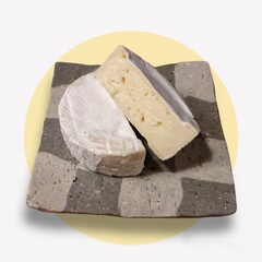 ディスプレイされたカマンベールチーズ