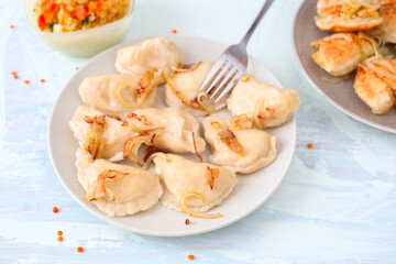Gekochte Maultaschen mit Zwiebeln