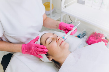 Obraz na płótnie Canvas Cosmetic professional face spa procedure in beauty salon