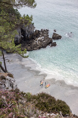 Canoé sur une plage en bretagne