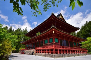 日光山輪王寺・三仏堂　初夏の風景