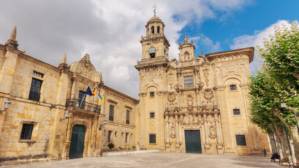 Fototapeta na wymiar Ayuntamiento e iglesia de Lourenza, Lugo, Galicia.