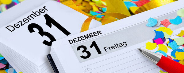 Deutscher Kalender 31. Dezember 2021 Silvester mit Konfetti und Luftschlangen