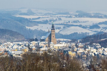 Schneeberg-Erzgebirge Stadtansicht im Winter mit Schnee 
