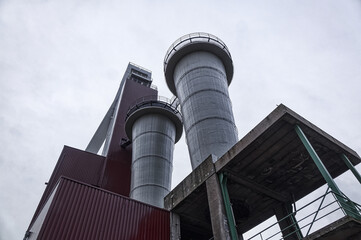 Geb&auml;ude und F&ouml;rderturm einer historischen Zeche in Herten