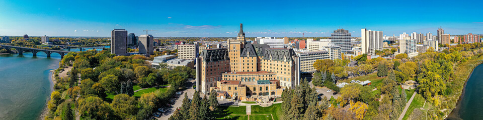 Aerial view of the downtown area of Saskatoon, Saskatchewan, Canada - obrazy, fototapety, plakaty