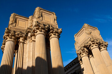 Figures atop the pillar of the Palace of Fine Arts rotunda