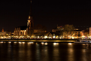 Fototapeta na wymiar Night view to the Main riverbank in Frankfurt