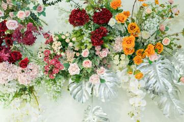 Obraz na płótnie Canvas wedding backdrop, wedding flower decoration, rose wall, colorful background, fresh rose, bunch of flower