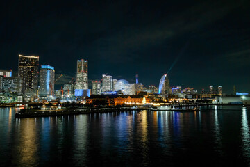Fototapeta na wymiar 神奈川県横浜市大さん橋から見たみなとみらいの夜景