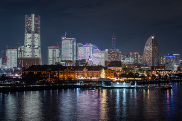 Fototapeta na wymiar 神奈川県横浜市大さん橋から見た全館点灯したみなとみらいの夜景