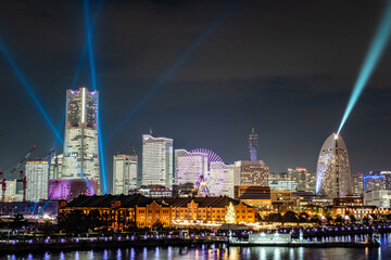 神奈川県横浜市大さん橋から見たみなとみらいの全館点灯した夜景