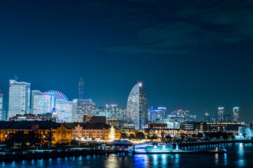 神奈川県横浜市みなとみらいのビルが全館点灯した夜景