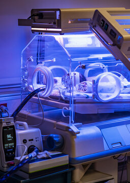 Infant baby girl (0-1 months) treated for jaundice in incubator