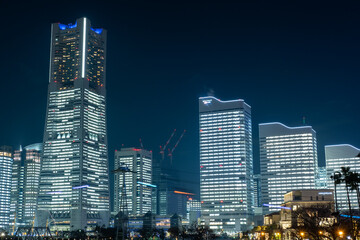 Obraz na płótnie Canvas 神奈川県横浜市みなとみらいのビルが全館点灯した夜景