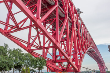 大阪市港区側から見た阪神高速の港大橋