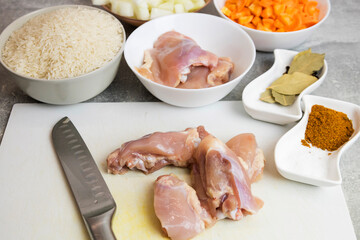 Ingredients for pilaf. Carrots, onion bulbs, rice, sliced meat, salt, barberry, saffron, cumin powder, oil. Step-by-step cooking process.