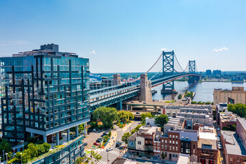 Obraz premium Aerial view of Philadelphia looking towards the Ben Franklin Bridge