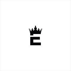 Naklejka premium letter e logo vector crown template