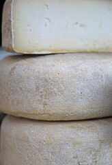 quesos apilados cortados venta pais vasco francés francia 4M0A9393-as21