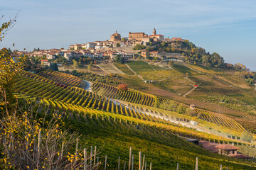 Naklejka premium Beautiful hills and vineyards during fall season surrounding La Morra village. In the Langhe region, Cuneo, Piedmont, Italy.