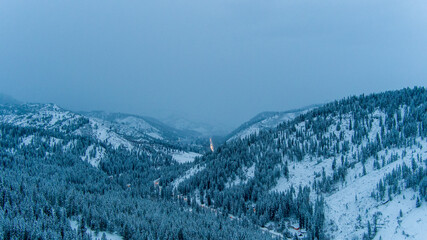 Fototapeta na wymiar Snow covered Cascade mountains 