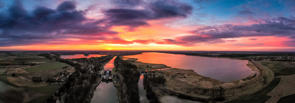 Fototapeta Dzierżno wschód słońca jezioro 