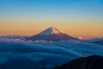 Fotobehang 鳳凰三山からの風景　夕焼けの富士山と雲海 © Nao