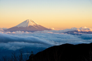 鳳凰三山からの風景　夕焼けの富士山と雲海