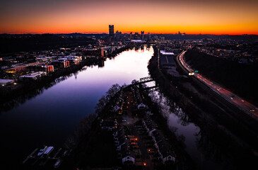 Obraz na płótnie Canvas Sunset over Pittsburgh
