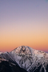 Fototapeta na wymiar 日の出前　北岳　薬師岳山頂からの景色