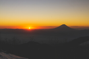 南アルプス（観音岳）　日の出　富士山