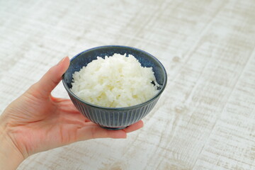 食事のマナー　お茶碗の正しい持ち方
