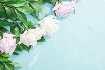 Fototapeta premium Small white flowers on a toned on gentle soft blue and pink background outdoors close-up macro . Spring summer border template floral background. Light air delicate artistic image, free space.