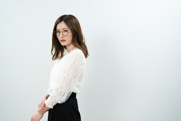 眼鏡をかけたビジネスウーマン