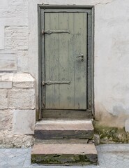 altes, mittelalterliches, hölzernes Kirchtor in Halle Saale
