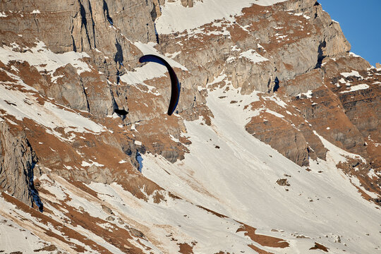 Gleitschirmfliegen in den Alpen