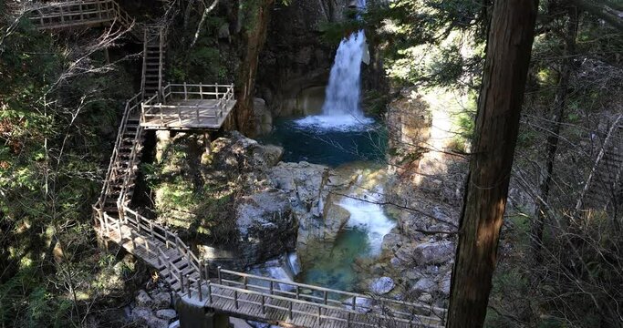 冬の竜神の滝（岐阜県中津川市）