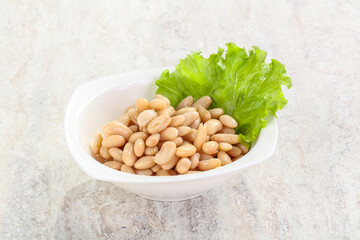 White canned beans for vegan suisine