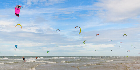 Kitesurf en baie de Somme sur la plage du Crotoy