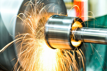 Coarse grinding of inner bore on a circular grinding machine with sparks.