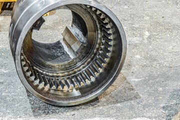 Transfer clutch with internal teeth for support shaft.
