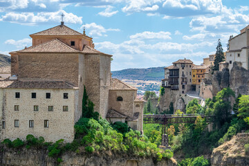 Fototapeta na wymiar Convento del siglo XVI actualmente parador nacional, puente de san Pablo y casas colgadas de Cuenca en España.NEF