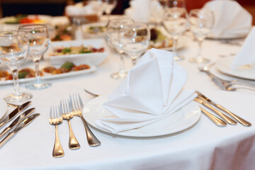 Table arrangement in a restaurant
