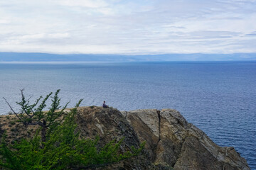 Obraz premium A guy on the cliff of the Olkhon island