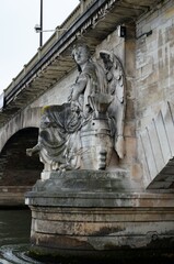 Fototapeta na wymiar Stone bridges over the river Seine in Paris