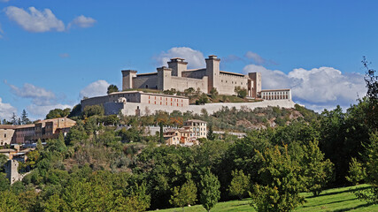 Fototapeta na wymiar view of the fortress Albornoz in Spoleto