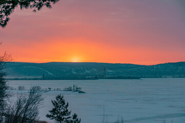 Fototapeta premium A frosty early December morning on the Zhigulyovo Sea, with the Zhigulyovo Mountains in the background! Shot with a Nikon D300S!