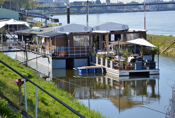 Fototapeta na wymiar Hafen am Fluss Rhein in Düsseldorf, Nordrhein - Westfalen