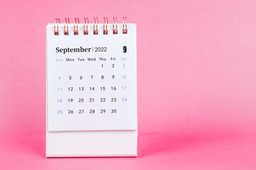 Obraz na płótnie Canvas September 2022 desk calendar on pink background.